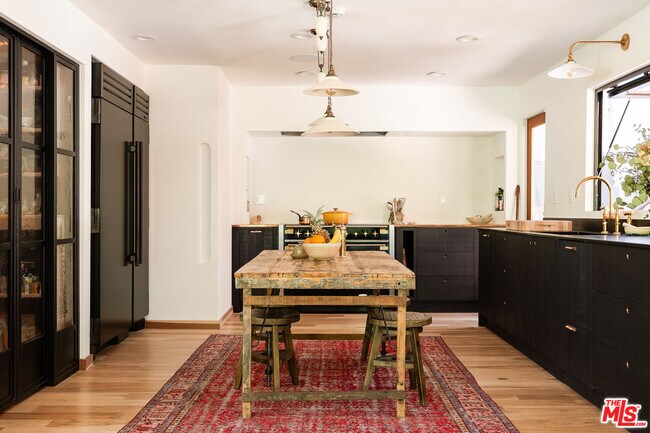 Building Photo - 26237 Fairside Rd