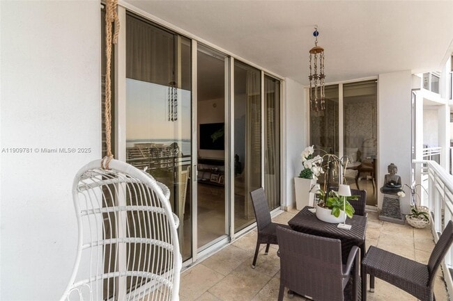 Building Photo - 901 Brickell Key Blvd