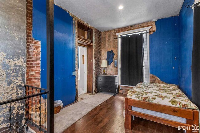 Building Photo - 101 N Waggoner St