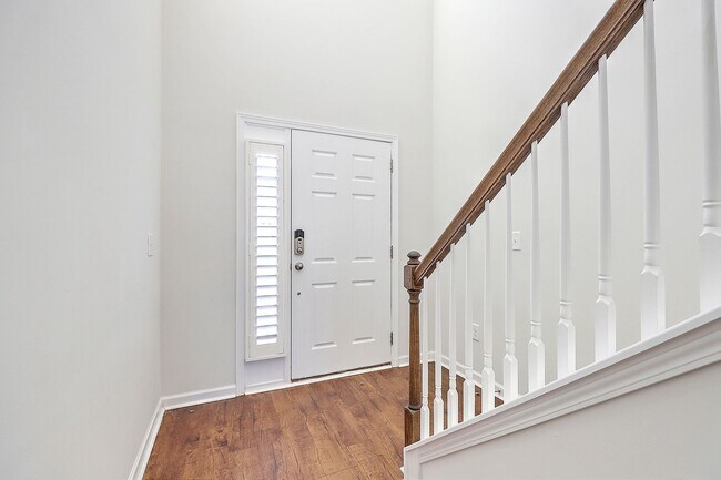 Building Photo - Cane Bay