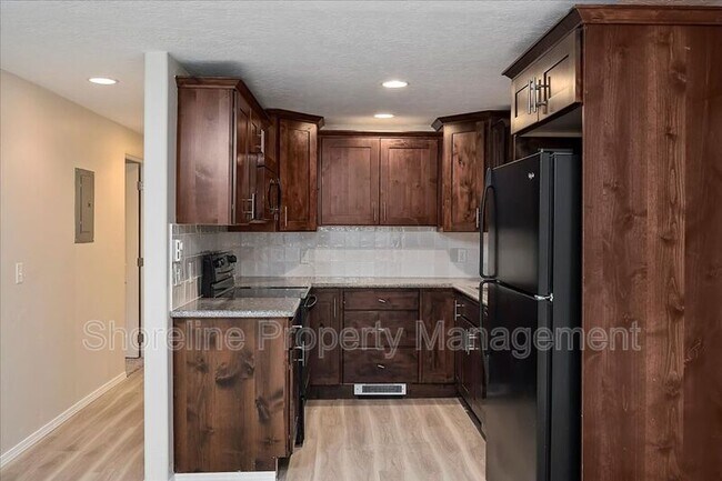 Building Photo - 2111 Brittany Ln