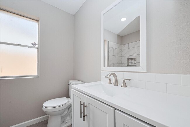 Building Photo - 2606 Lexington Woods Dr