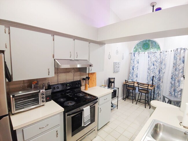 Building Photo - 3832 SW 30th Terrace