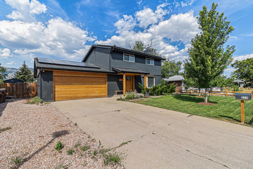 Building Photo - 219 Seminole Dr