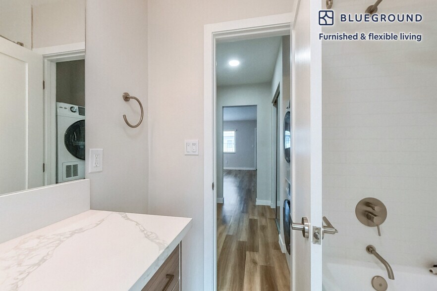 Building Photo - 21107 Amie Ave