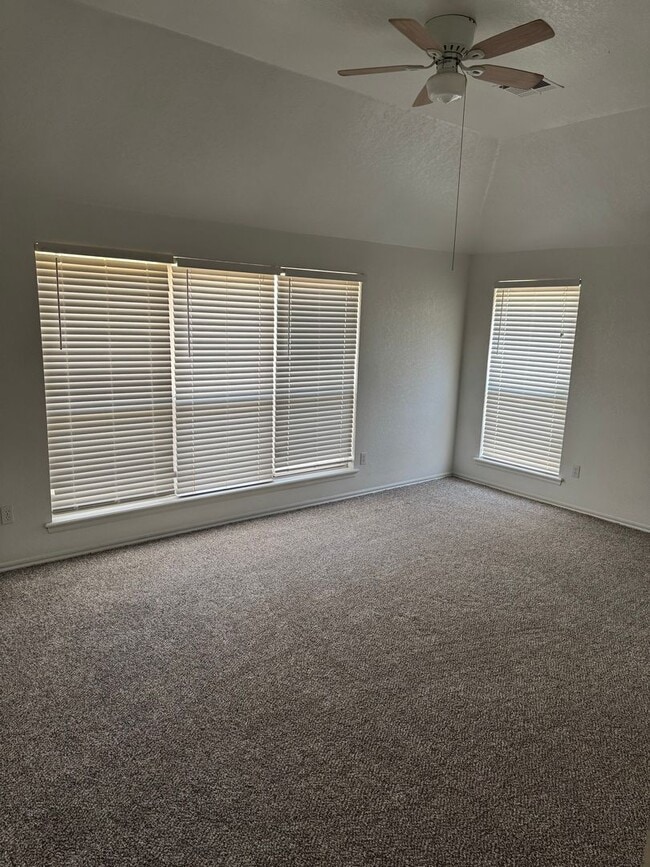 Building Photo - Very nice 3 bed + office, in Berkley Addition in west Norman!