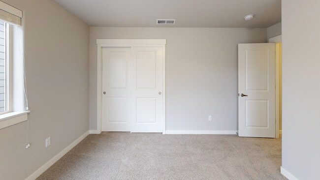 Building Photo - Sonny Estates: Stylish Floor-Plan, Easy Commute To Nike & Intel, Central Air, Small Dog w/ Pet Re...