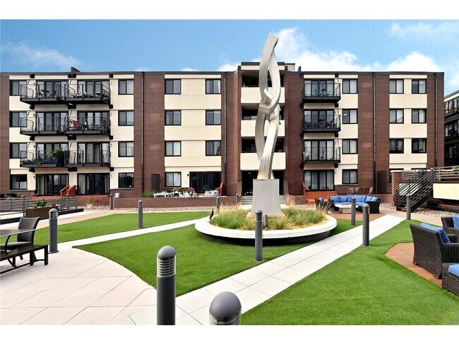 Building Photo - 48 Groveland Terrace