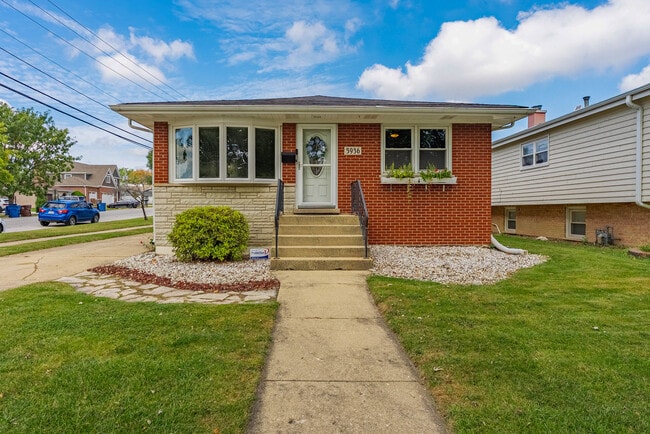 Primary Photo - 5936 W 97th St