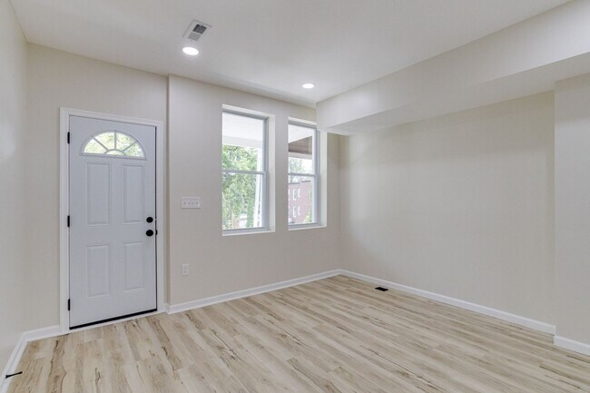 Building Photo - Remodeled 3-Bedroom Home with Finished Basement & Modern Upgrades