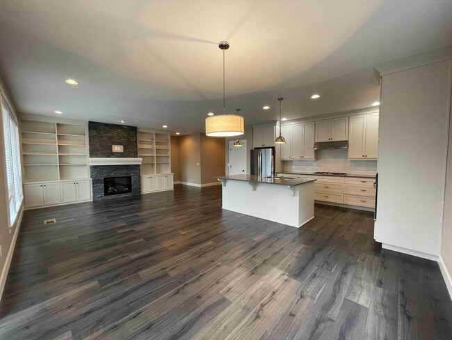 Building Photo - Beautiful Single Story Home!! 3 bed/2 bath with Open Floor Plan and Large Yard!!