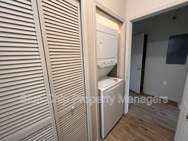 Building Photo - 14200 Avalon Rd