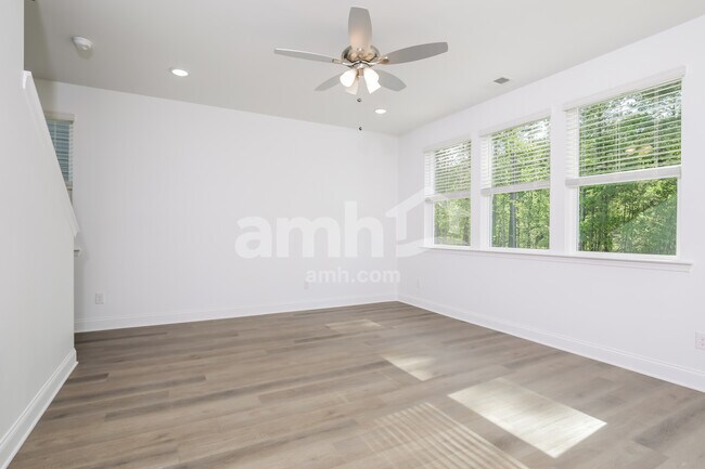 Building Photo - 120 Pond Rdg Run