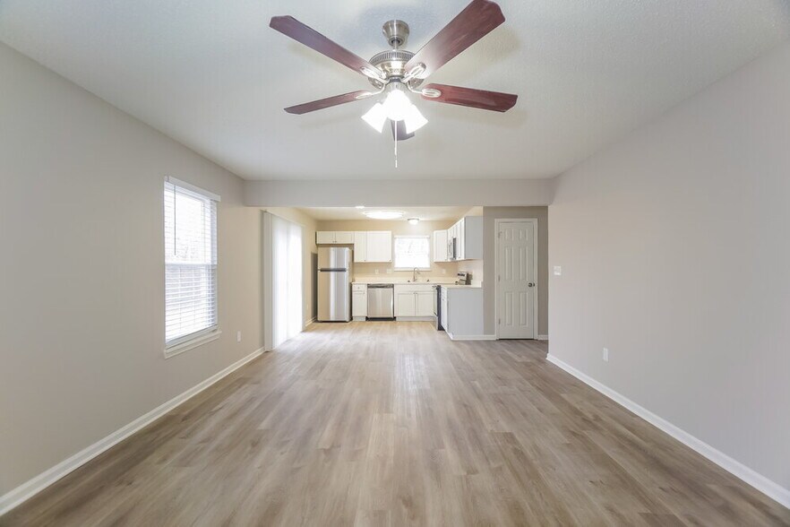 Building Photo - 9217 Dry Creek Dr