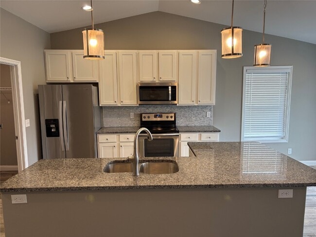 Building Photo - 22 Tennis Ct