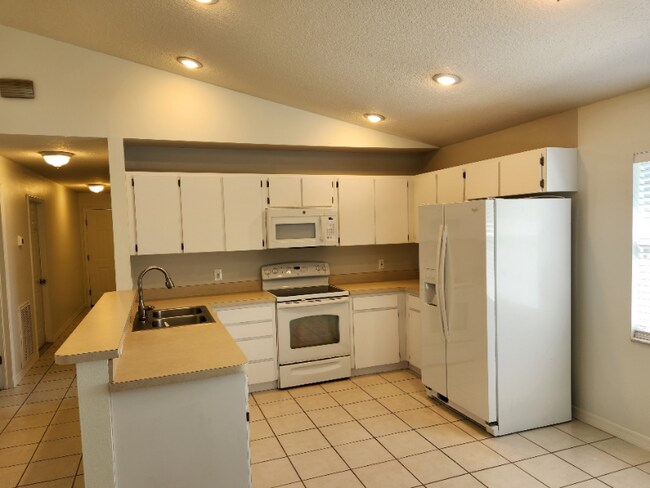 Building Photo - 22141 Breaker Point Ln