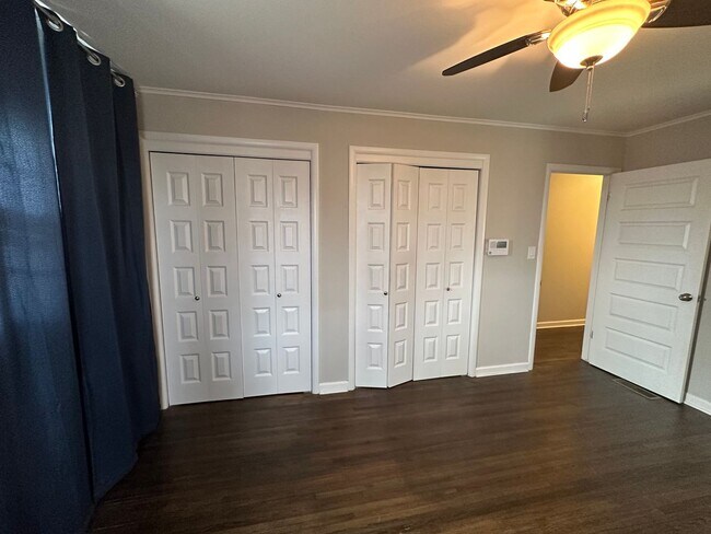 Building Photo - This home is adorable and move in ready!