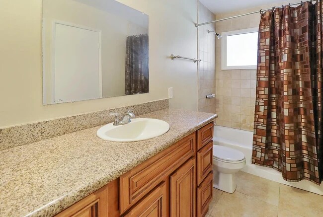 Bathroom 2 with tub - 23009 Vanowen St