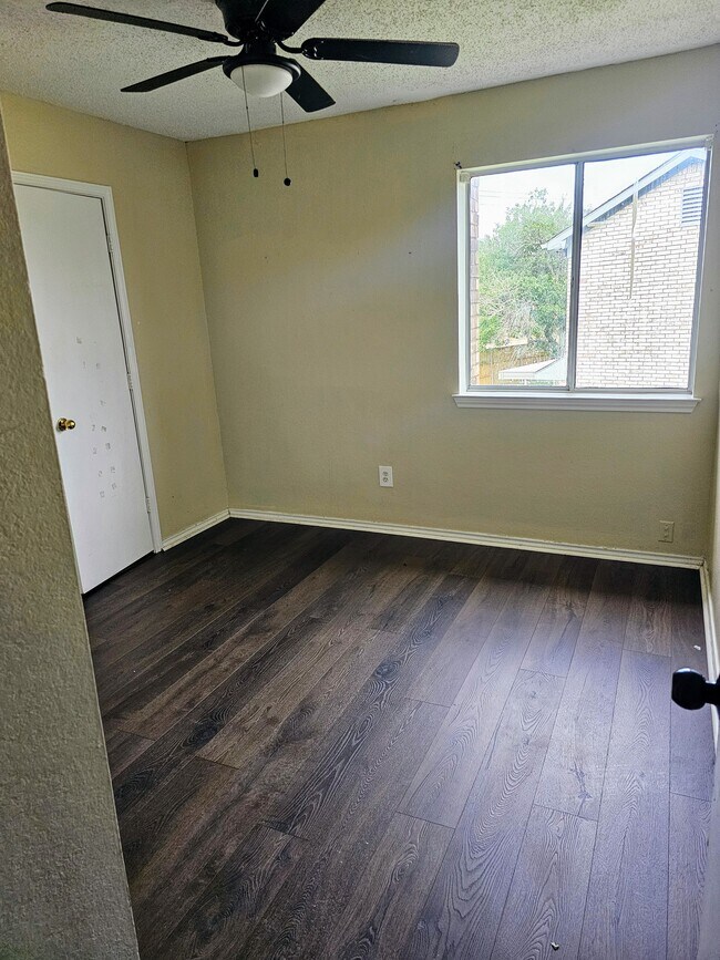 Building Photo - 7618 Clairmont Ave