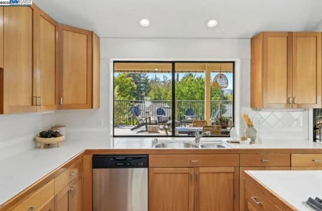 Building Photo - 131 Clover Hill Ct