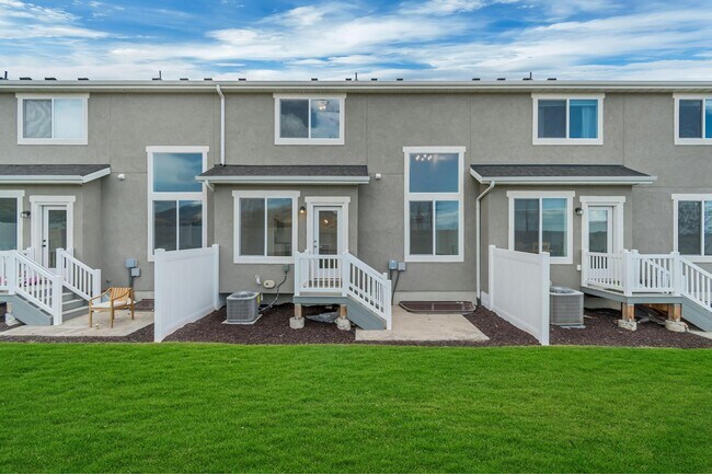 Building Photo - 4650 Alder Dr