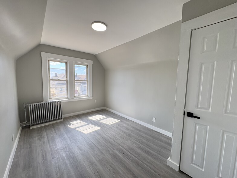Building Photo - 178 Wegman Pky