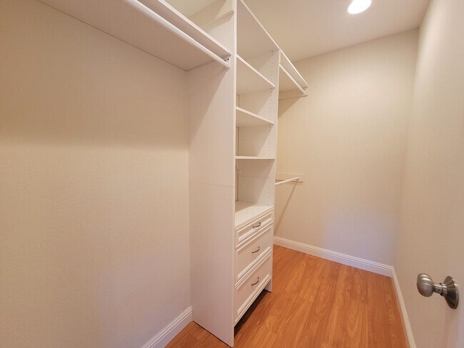 Building Photo - Updated Home in Palo Alto Available with Air Conditioning