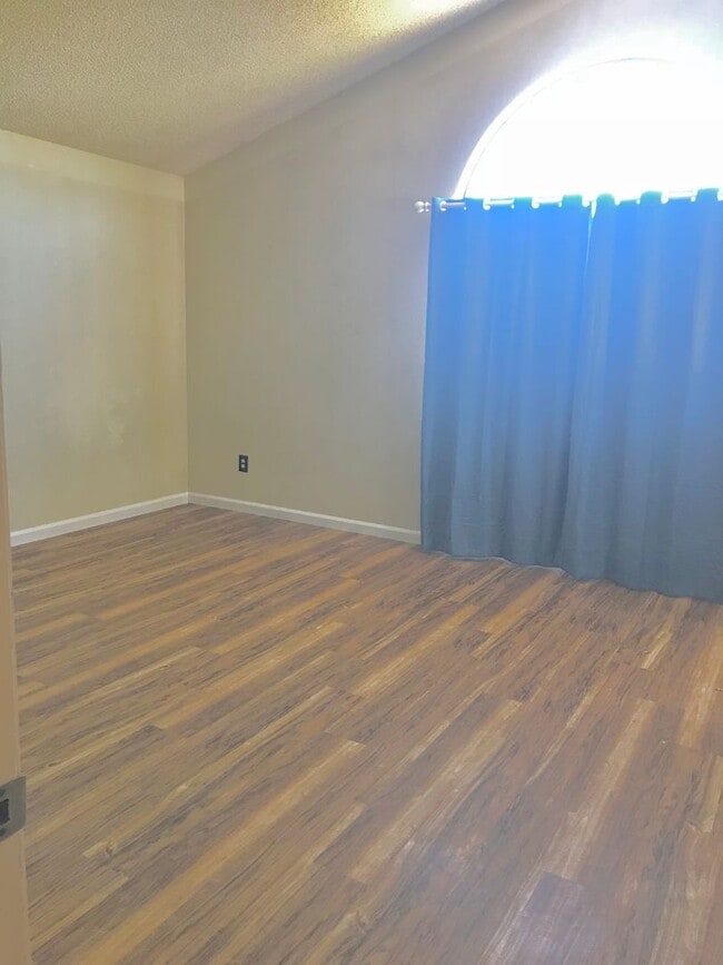 Building Photo - 3 Bedroom 2 Bath House in M Section of Rohnert Park - SSU Students Welcome