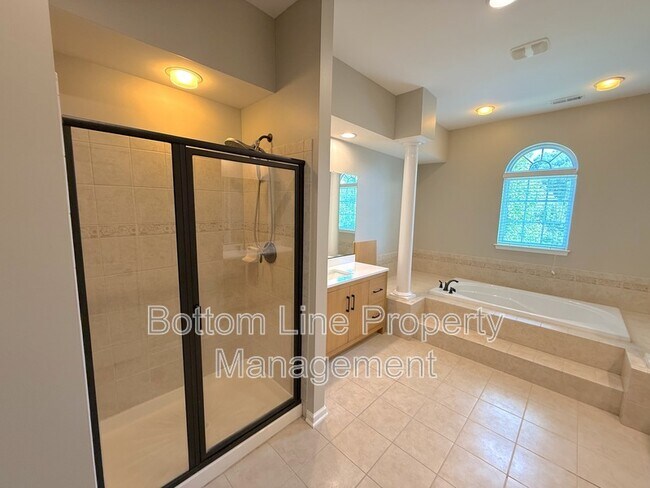 Building Photo - 15007 Skypark Dr