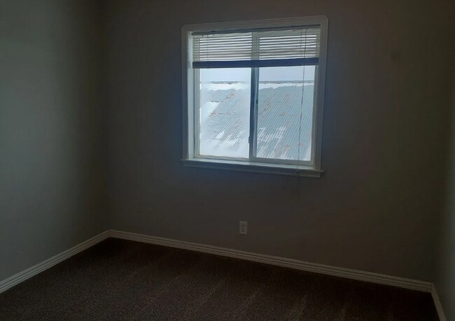 Building Photo - 2 Bed 1 Bath Apartment at Delmar Condominiums in Sugar City!
