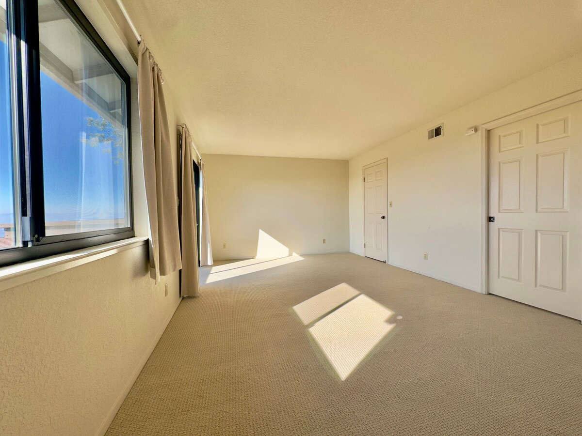 Building Photo - 2221 Pinehurst Way