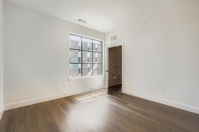 Building Photo - 4315 S Congress Ave