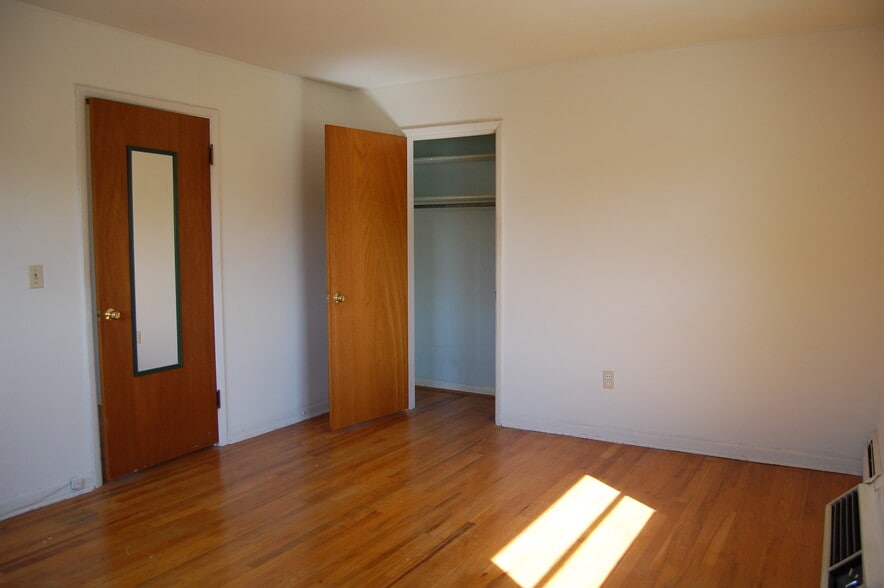 Building Photo - 2927 Linwood Ave