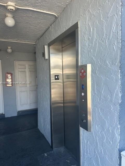 Building Photo - 9351 Fontainebleau Blvd