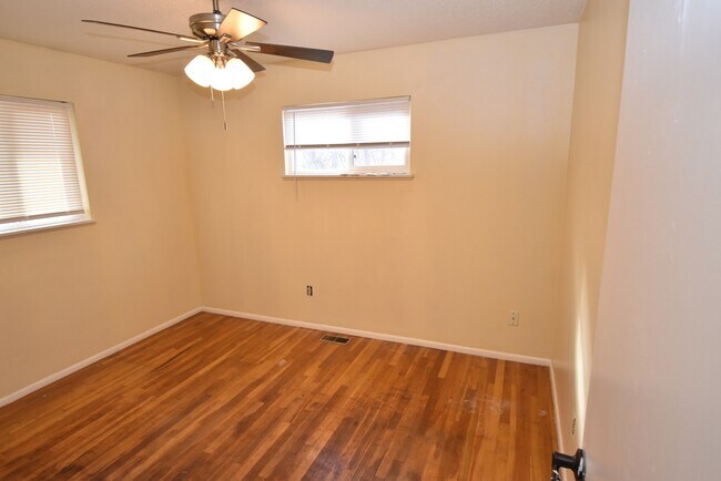 Building Photo - 1640 Shenandoah Dr