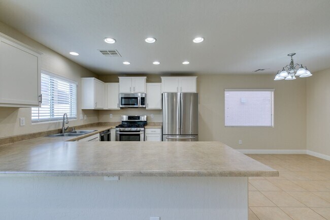 Building Photo - Upgraded spacious 4bedroom home near Mountains Edge!