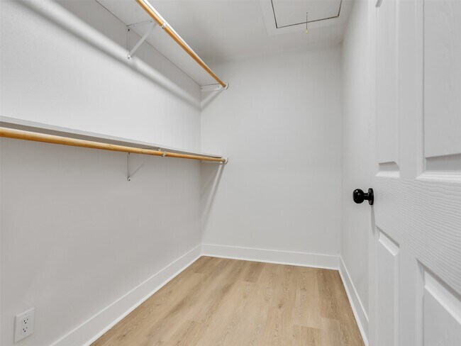 Building Photo - 6026 Diamond Ct