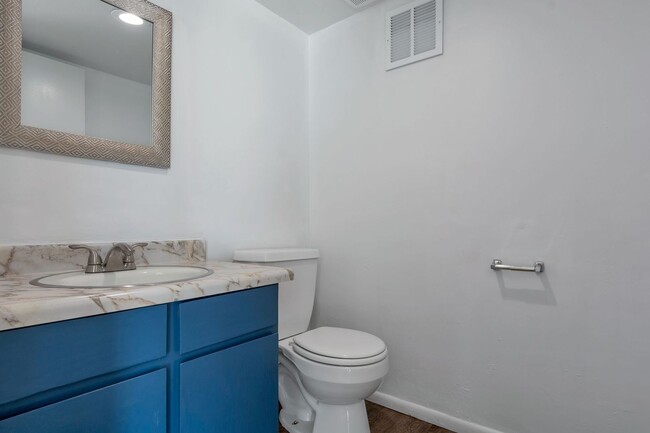 Building Photo - NEW CARPET - 3 Bed, 2 Bath Midvale Duplex with Garage