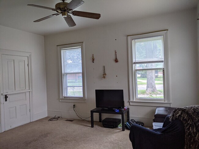 Building Photo - 501 W Forest Ave