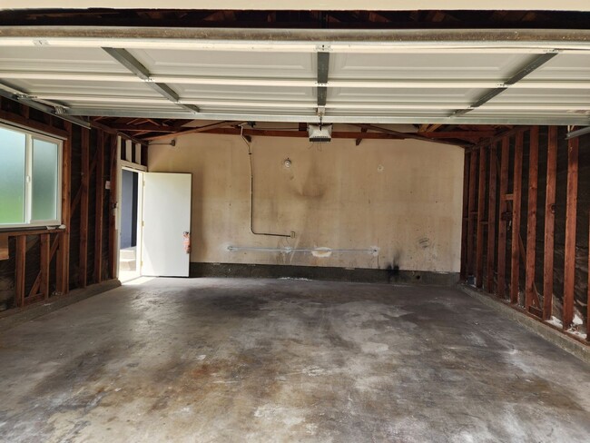 Building Photo - Newly Remodeled 3-Bedroom, 2-Bathroom Home...