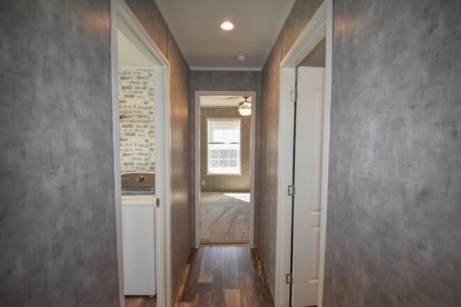 Building Photo - Two Bedroom Updated Mobile Home with Fenced Yard!