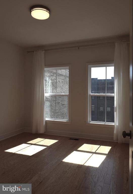 Building Photo - 23079 Sullivans Cove Sq