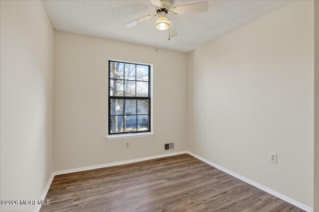 Building Photo - 709 Ivy Ct