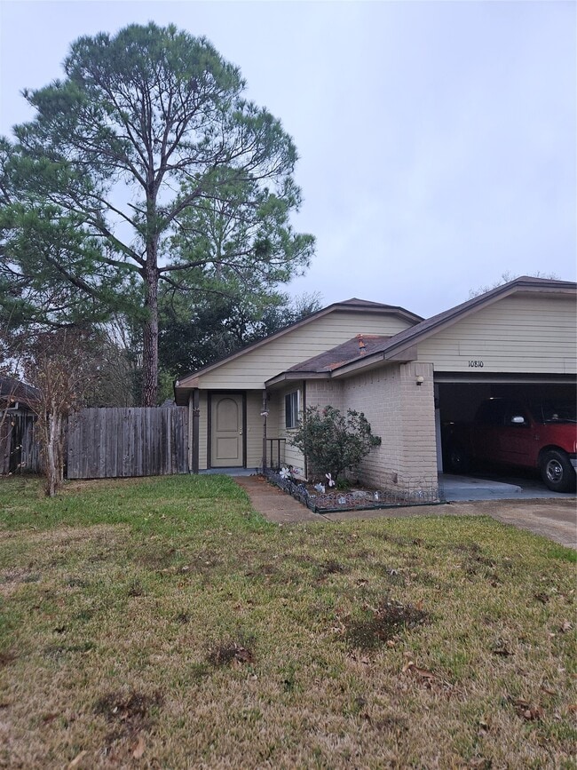 Building Photo - 10810 Parkland Woods Dr