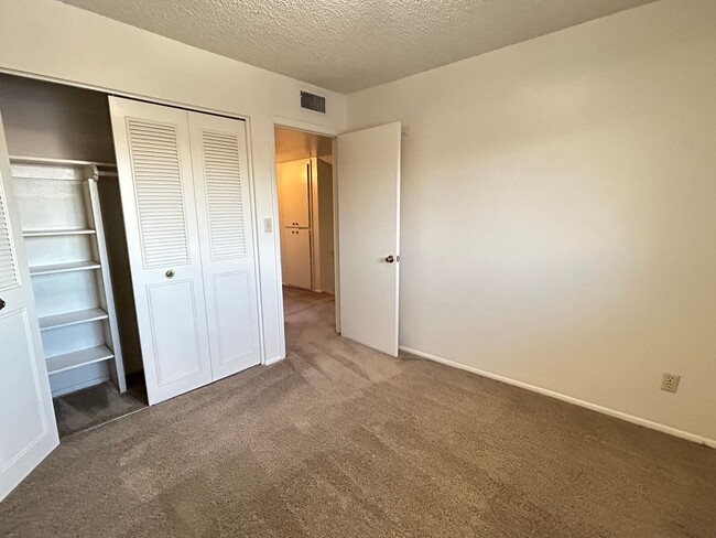 Building Photo - Tempe 3 Bed/1.5 Bath Townhouse w/Community...