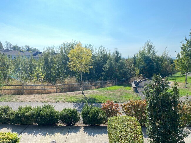 Building Photo - Bethany Creek 3 Bedroom Home!