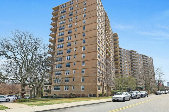 Building Photo - 2200 N Central Rd