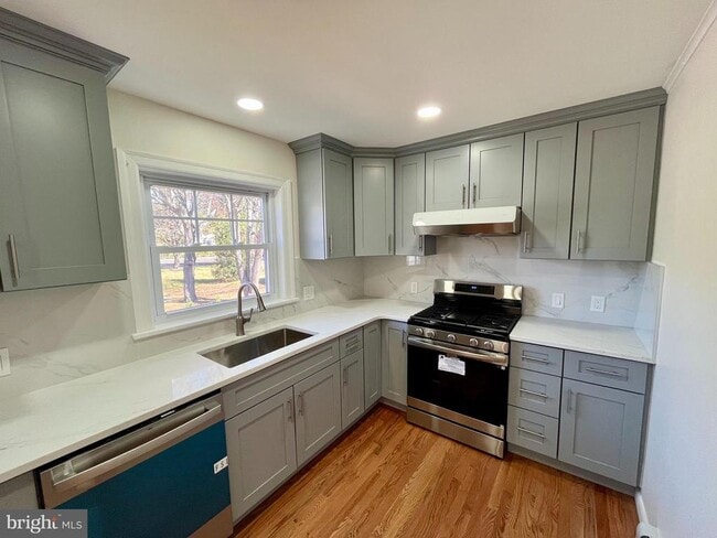 Building Photo - 16 Eldridge Ave