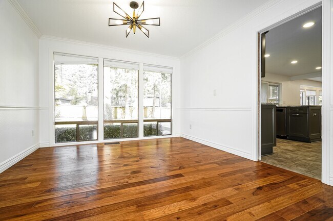 Building Photo - Beautifully Updated Mill Creek Home in Prime Location