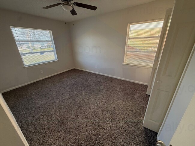 Building Photo - AVAILABLE NOW!!! Classic Red-Brick 4-Bed, 1-Bath Home (Near I35!)